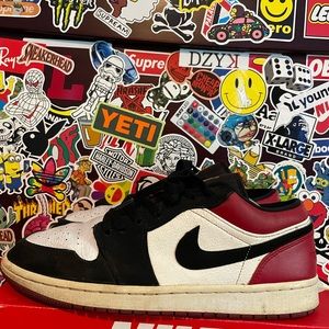 Jordan 1 low black toe